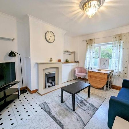 2 Bedroom Home With Driveway Close To Quayside ゲーツヘッド エクステリア 写真