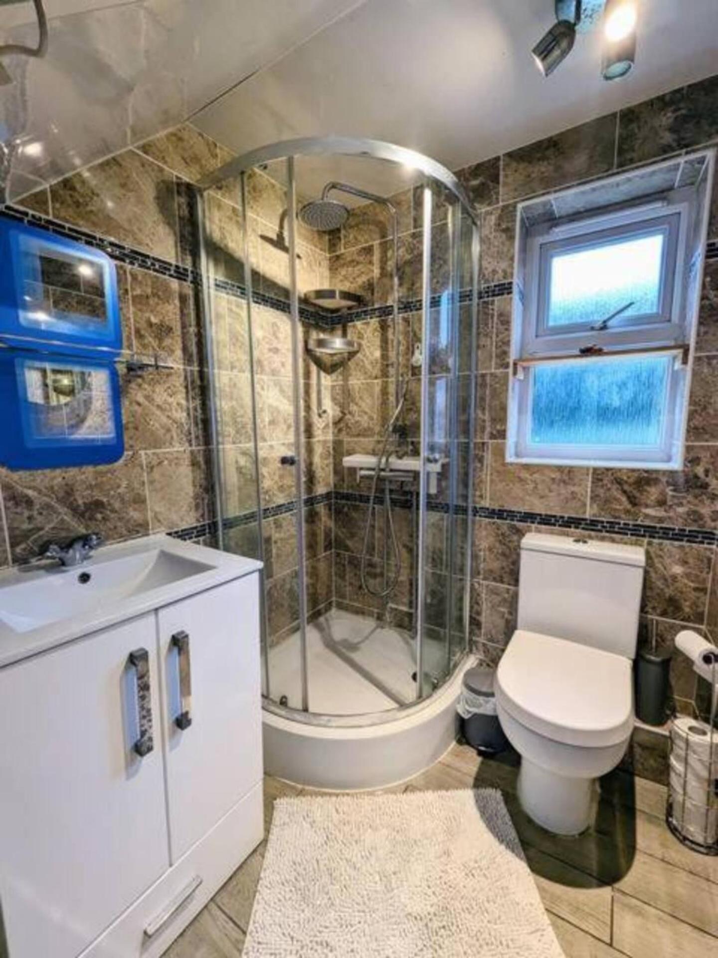 2 Bedroom Home With Driveway Close To Quayside ゲーツヘッド エクステリア 写真
